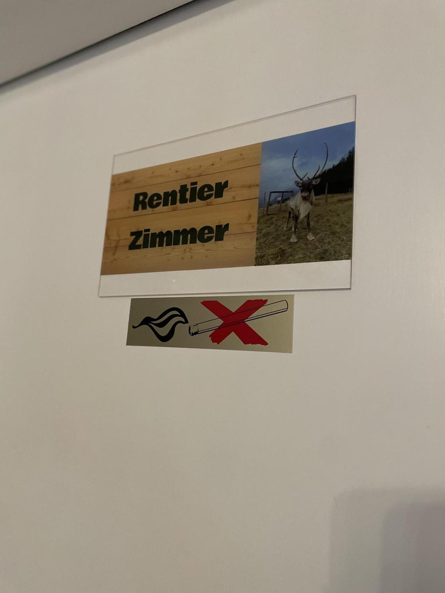 Alpakas, Lamas Und Rentiere Zum Gruenen See Grossdorf  Luaran gambar